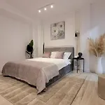 Luxury Mansion בוקרשט