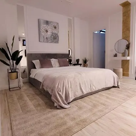 Luxury Mansion Apartment *