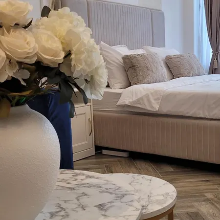 Luxury Mansion Apartment *