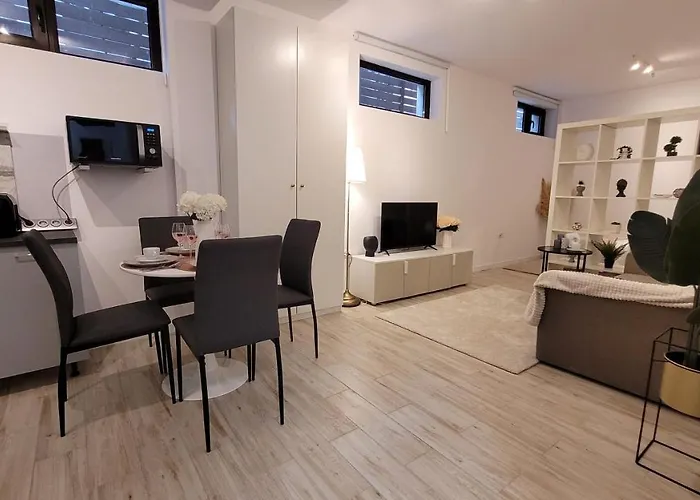 Luxury Mansion Апартаменты *